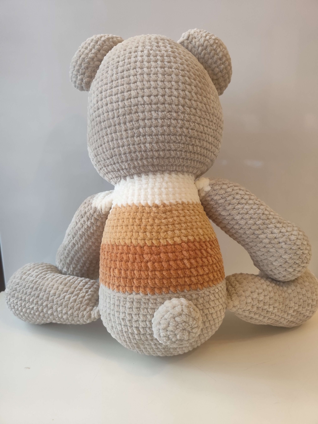 Плюшено ръчно плетено мече „Honey Teddy“ – 50 см