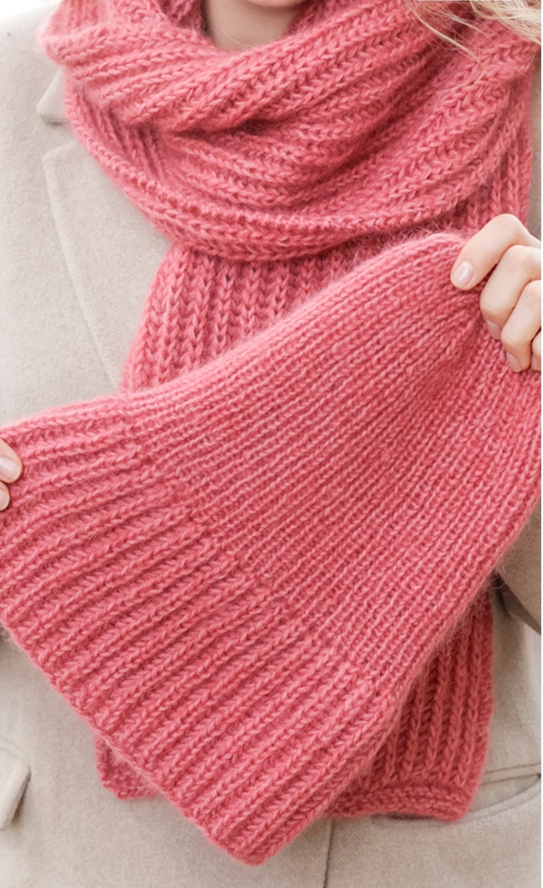 Ръчно изработен комплект шапка и шал