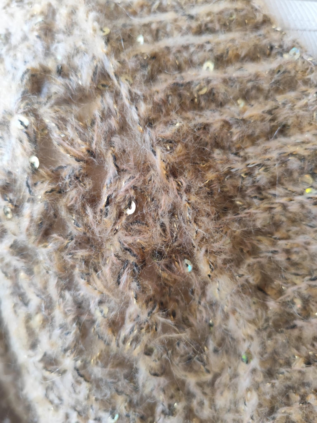 Ръчно плетена жилетка