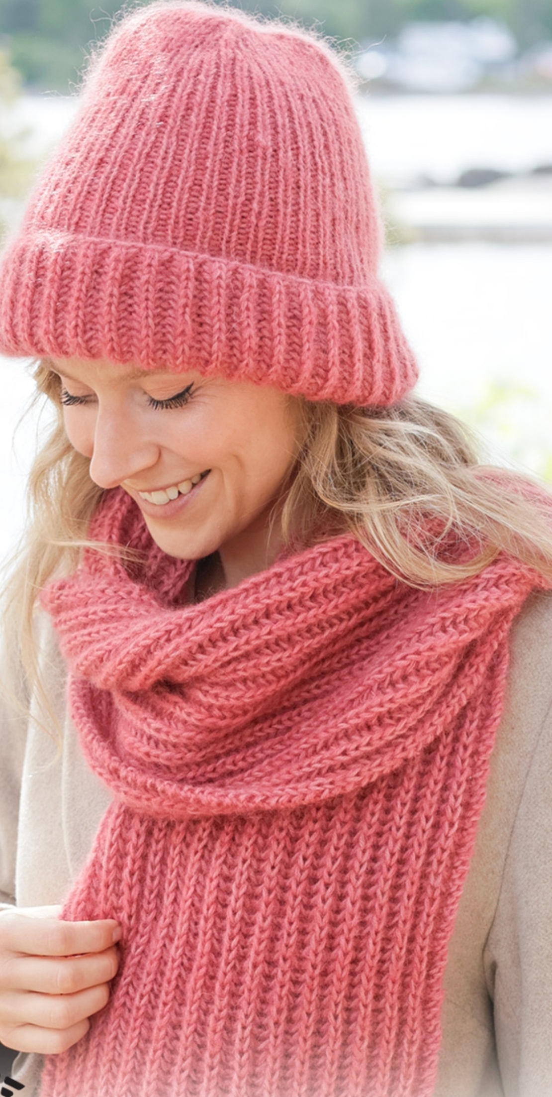 Ръчно изработен комплект шапка и шал