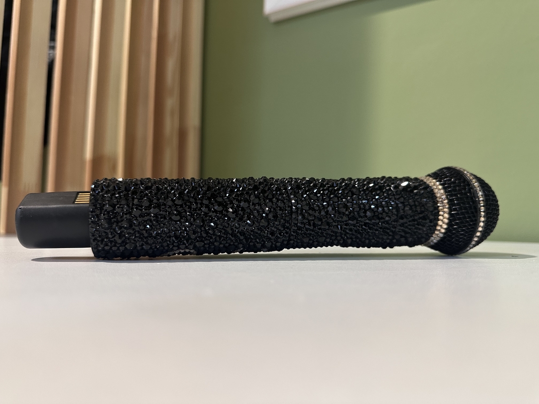 Декорация на микрофон с кристали