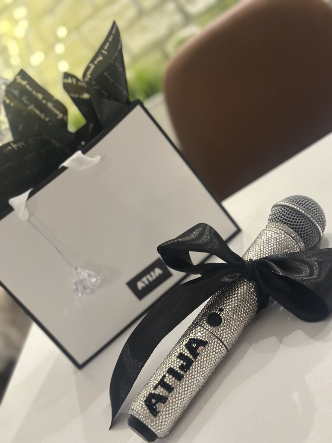 Декорация на микрофон с кристали