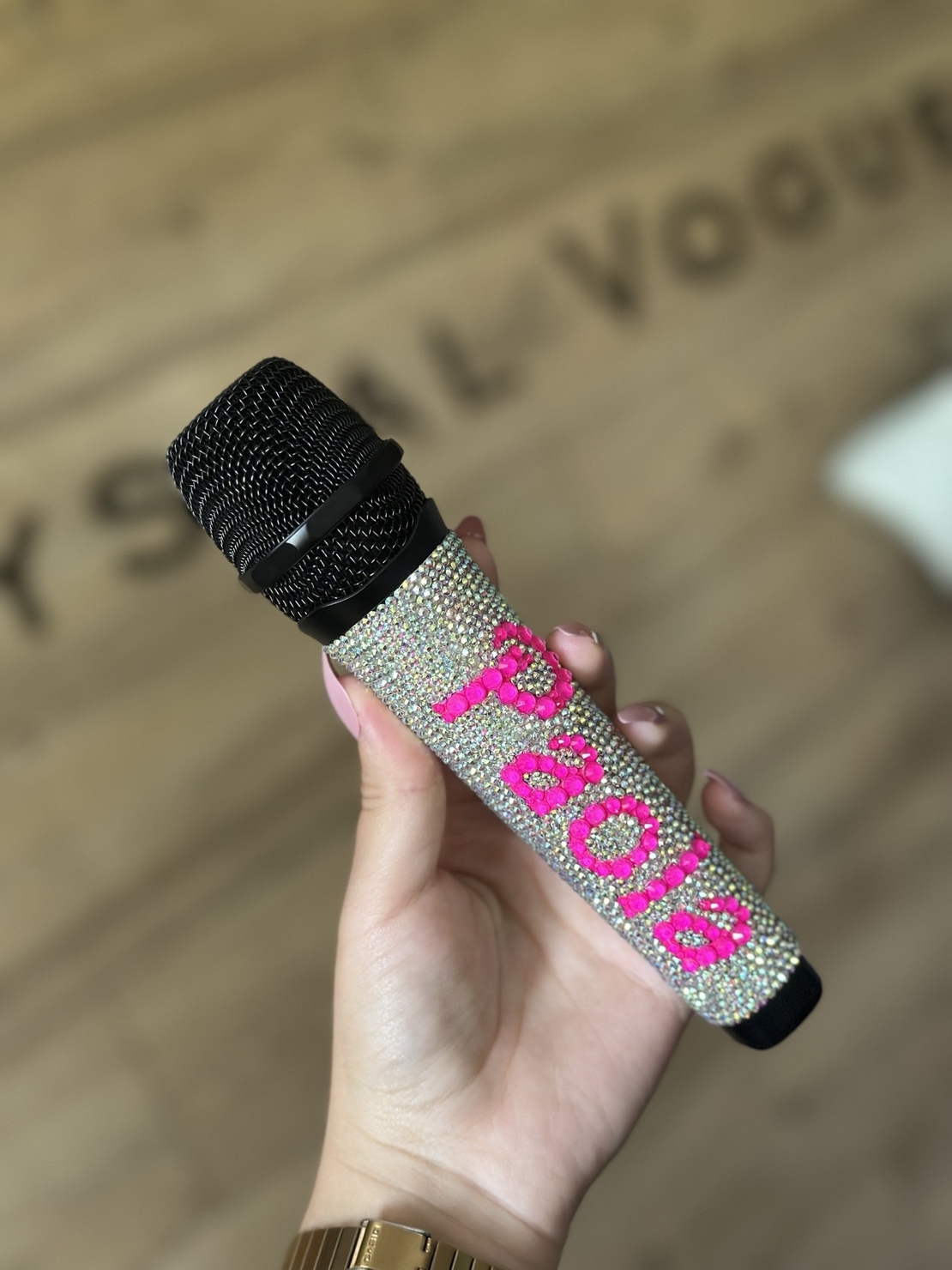 Декорация на микрофон с кристали