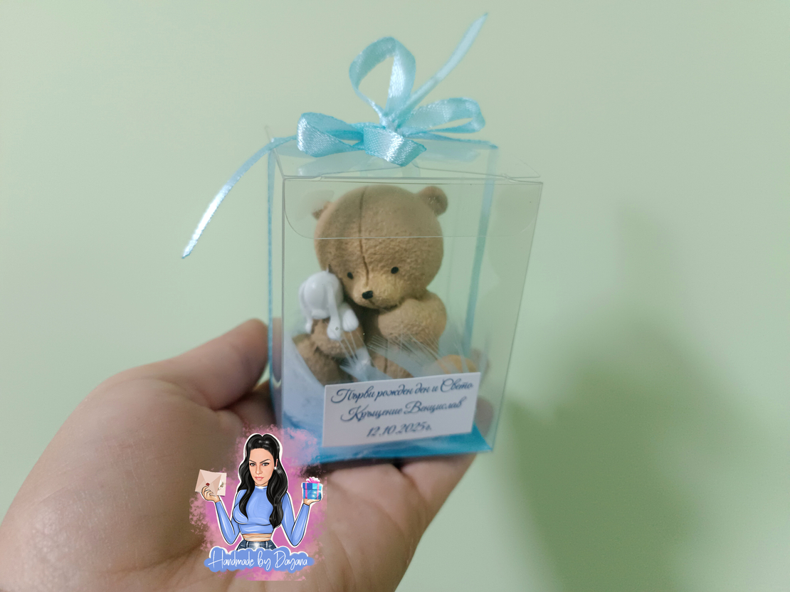 Подаръци за гости - мече в кутия с пера