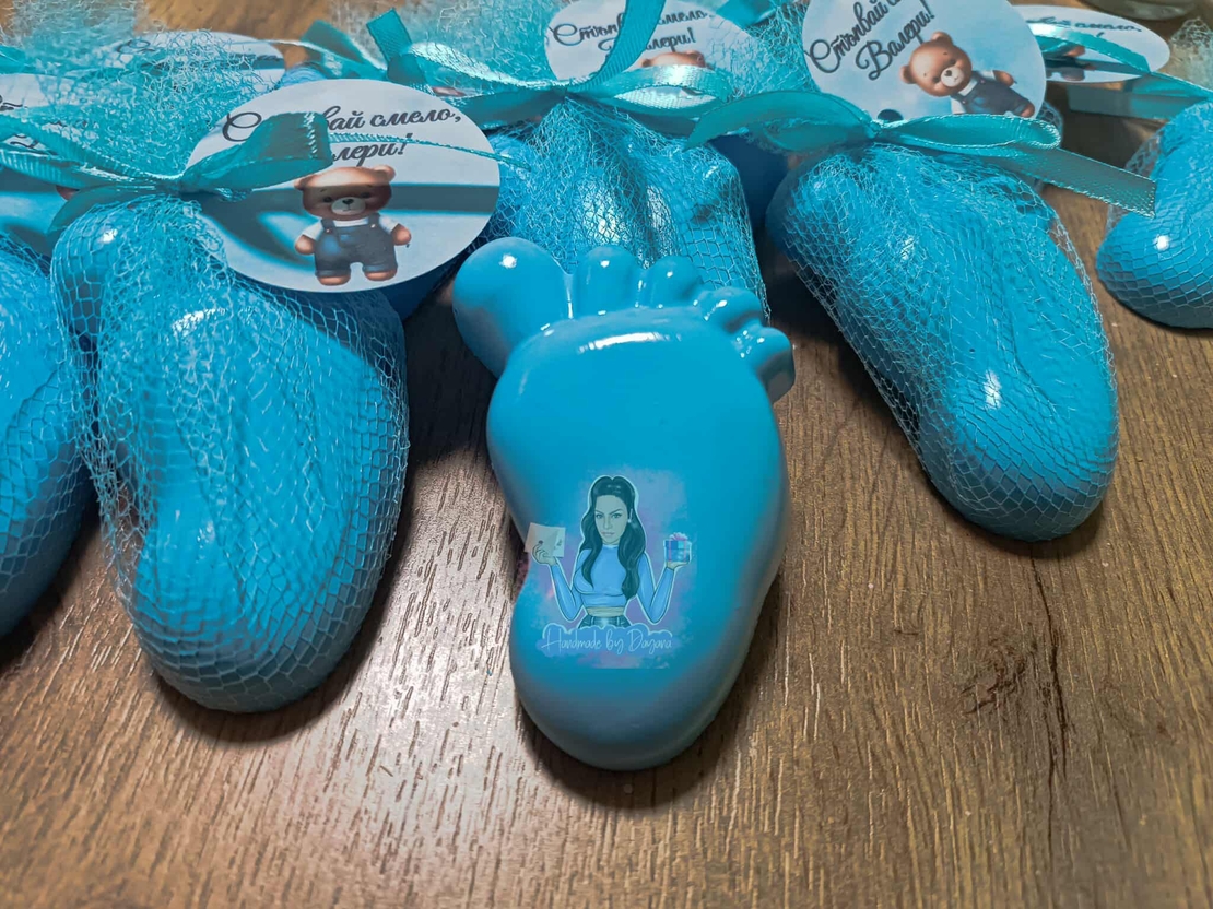 Подаръци за гости - бебешка стъпка в синьо