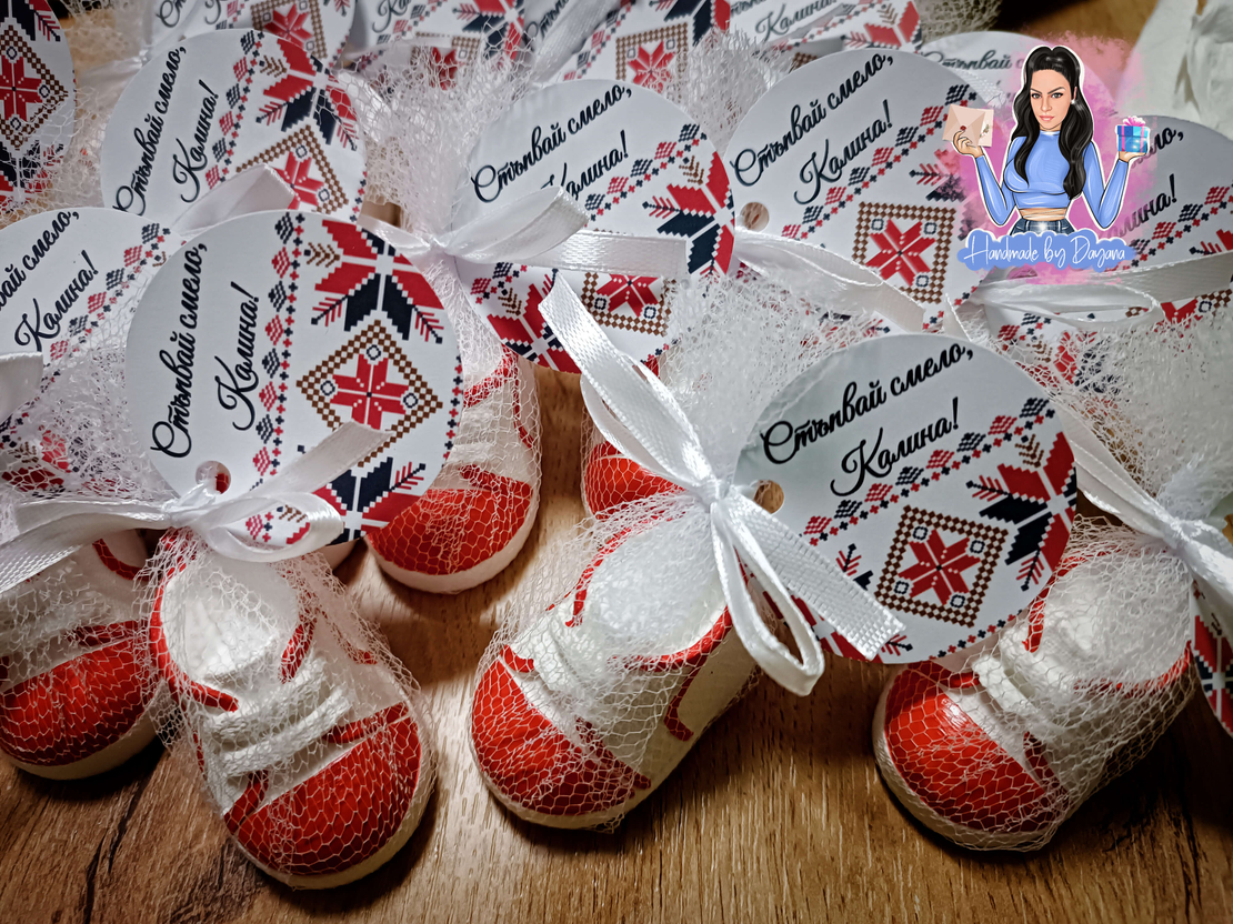 Подаръци за гости - обувка/буйка в червено