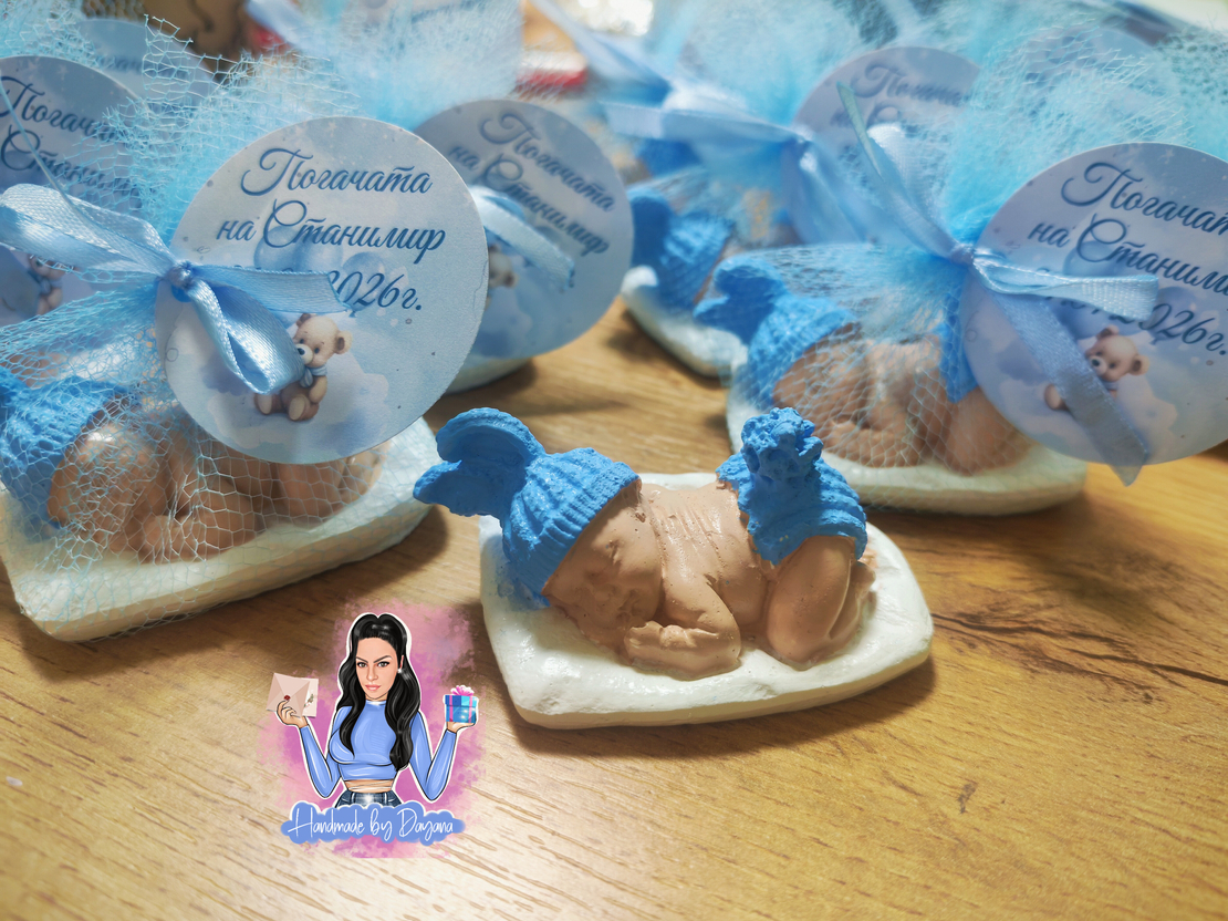 Подаръчета за гости - бебе с възглавничка