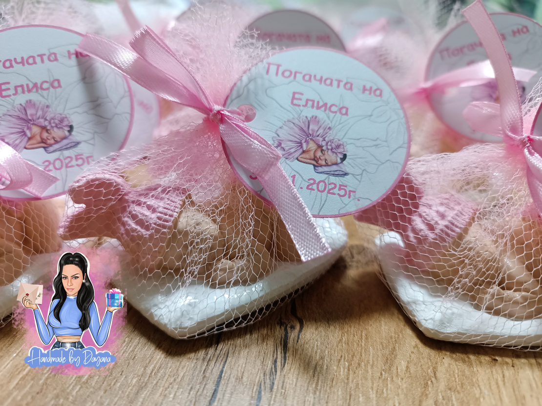 Подаръчета за гости - бебе с възглавничка