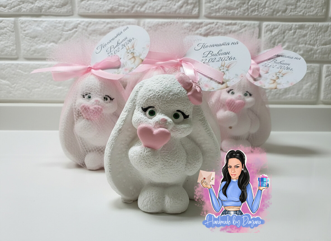 Подаръци за гости - зайче със сърце в розово