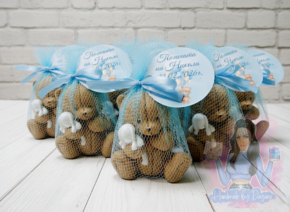 Подаръци за гости - мече със зайче в син тюл