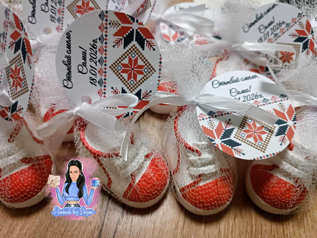 Подаръци за гости - обувка/буйка в червено