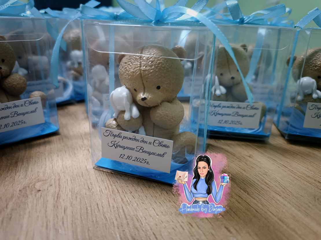 Подаръци за гости - мече в кутия с пера