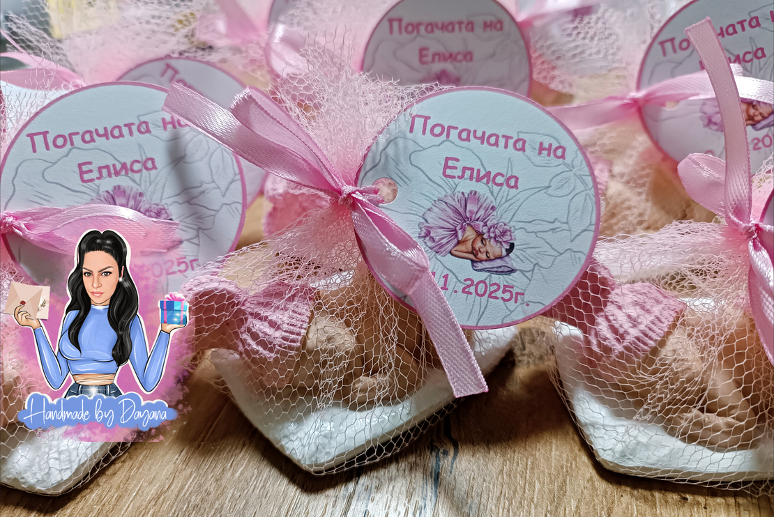 Подаръчета за гости - бебе с възглавничка