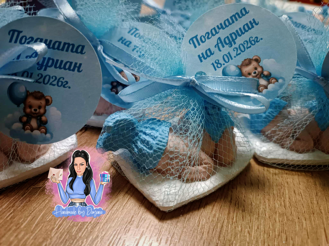 Подаръци за гости - бебе с възглавничка