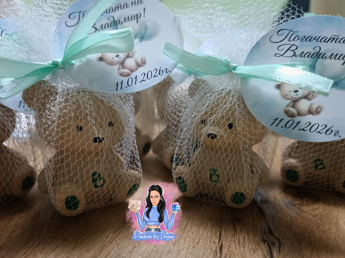 Подаръци за гости - мече с буквичка