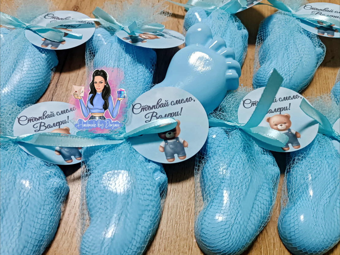 Подаръци за гости - бебешка стъпка в синьо