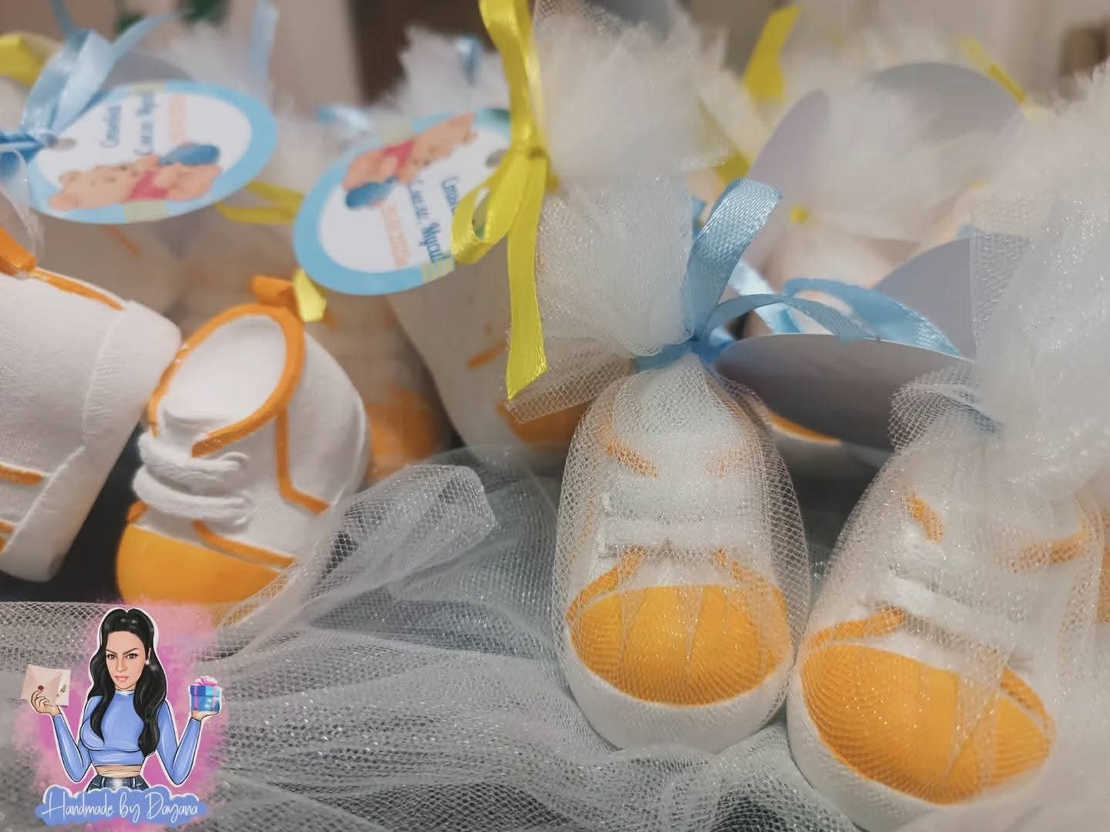 Подаръци за гости - обувка/буйка в жълто