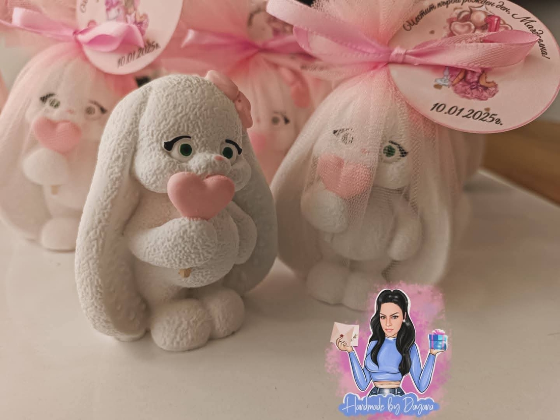 Подаръци за гости - зайче със сърце