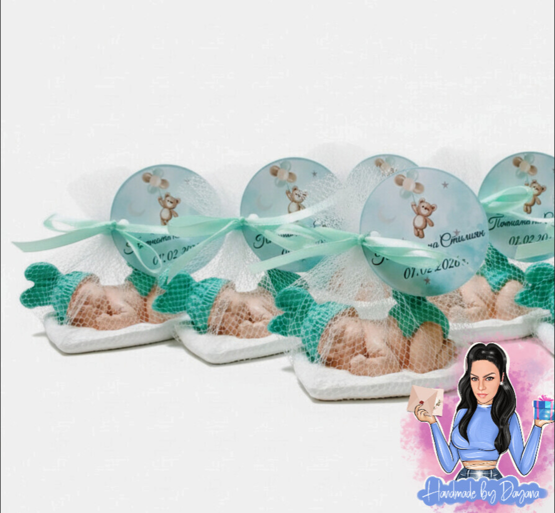 Подаръчета за гости - бебе с възглавничка