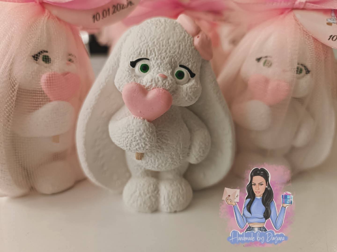 Подаръци за гости - зайче със сърце