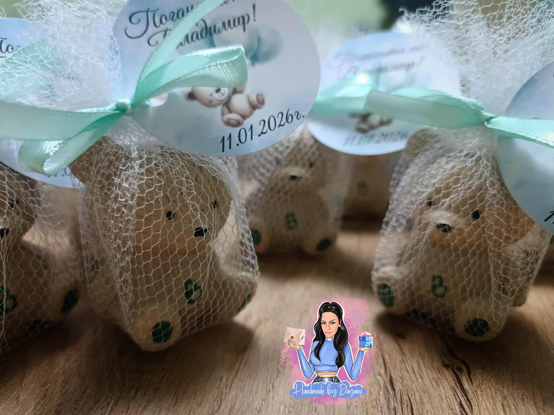 Подаръци за гости - мече с буквичка