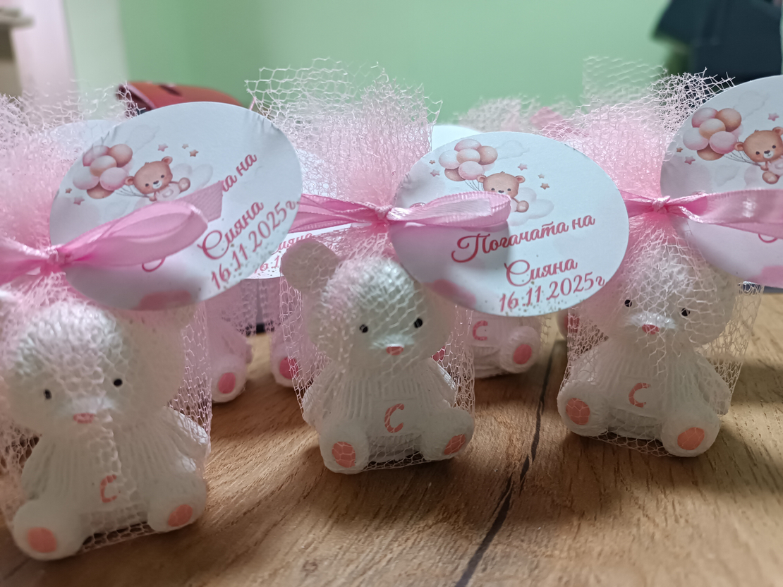 Подаръчета за гости - мече с буквичка