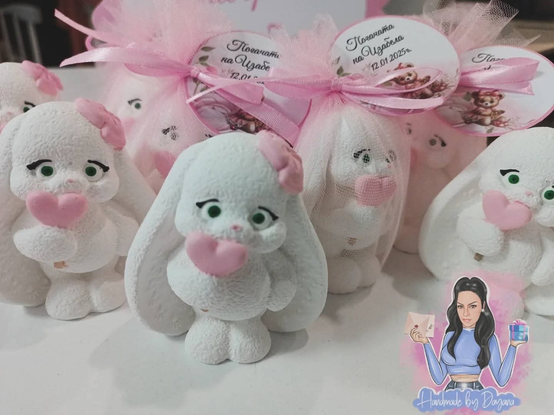 Подаръци за гости - зайче със сърце в розово