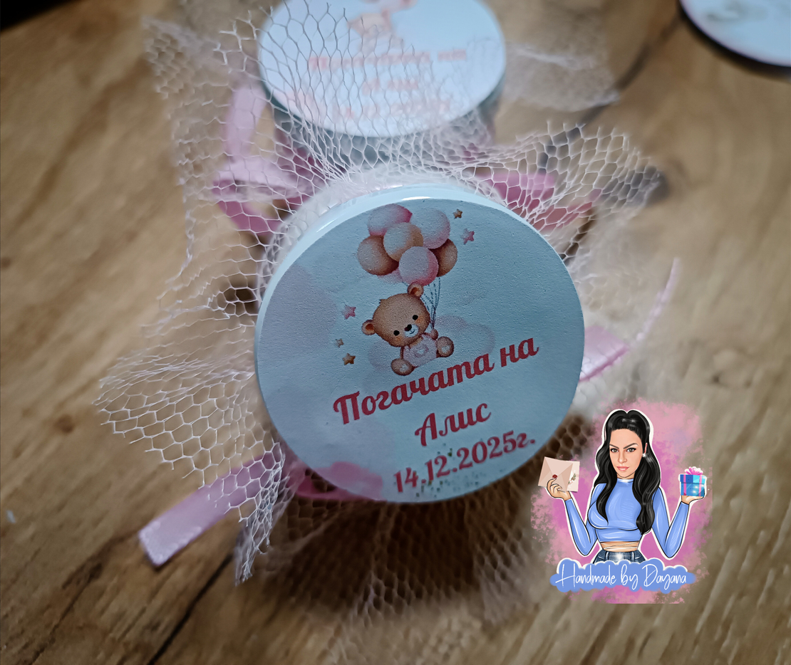 Бурканче със соева свещ и персонализирана декорация ''Мече с балони - розово''