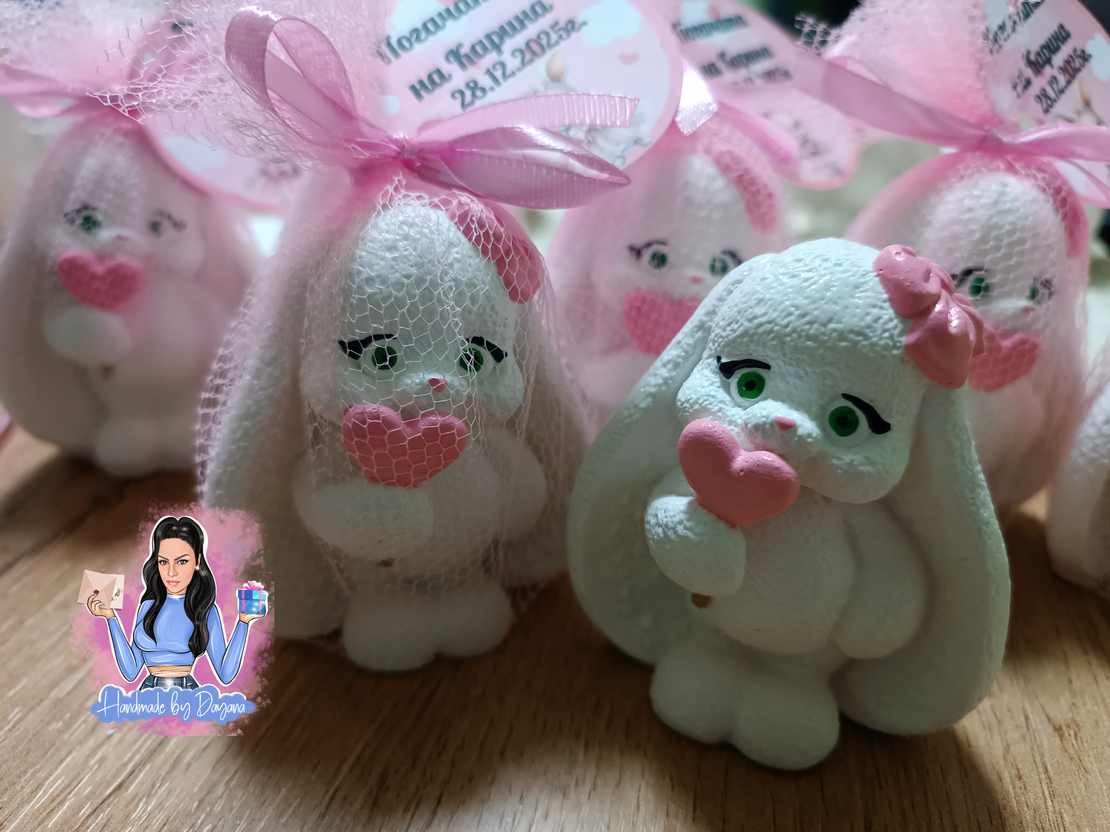 Подаръци за гости - зайче със сърце