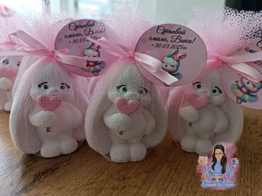 Подаръци за гости - зайче със сърце