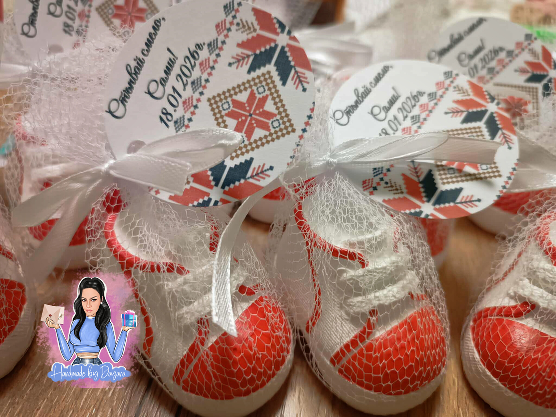 Подаръци за гости - обувка/буйка в червено