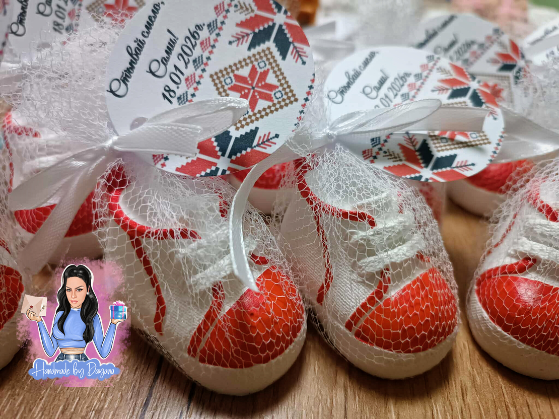 Подаръци за гости - обувка/буйка в червено