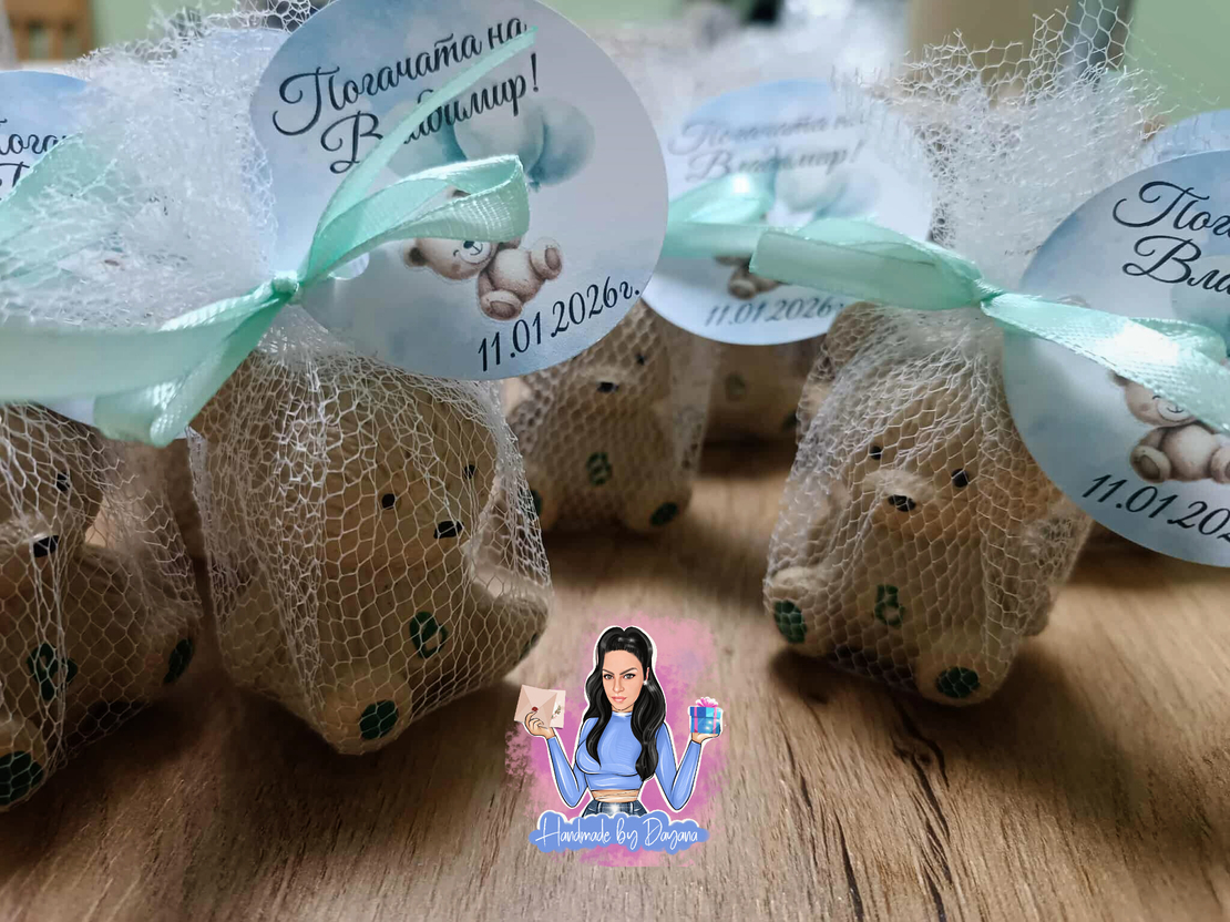 Подаръци за гости - мече с буквичка