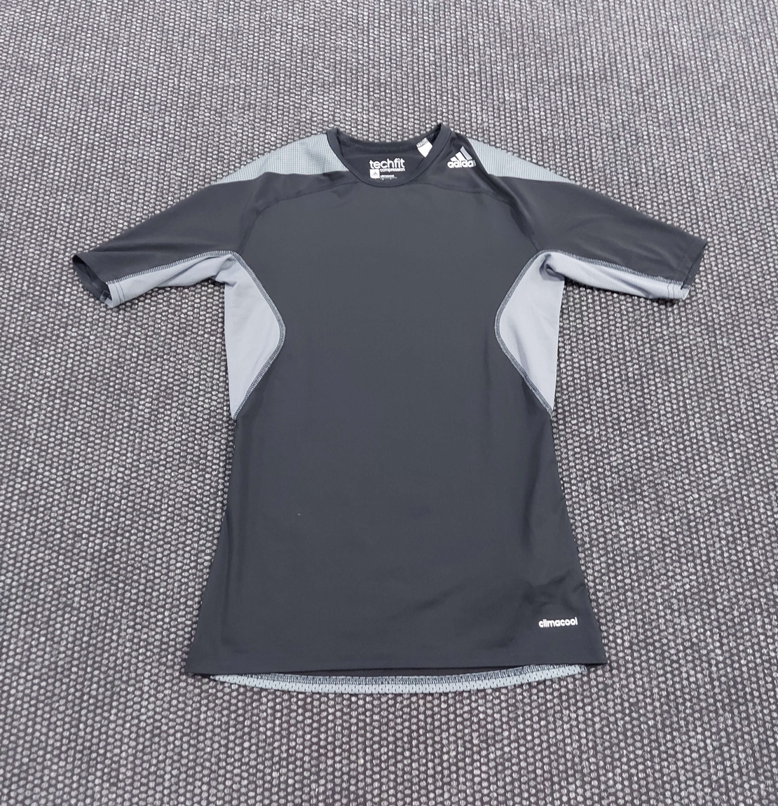 Adidas techfit тениска L размер