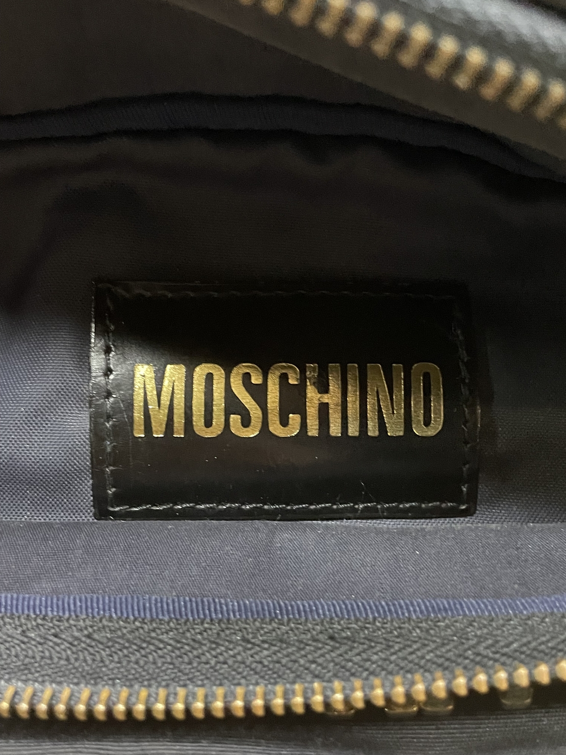 Moschino чанта за през кръста