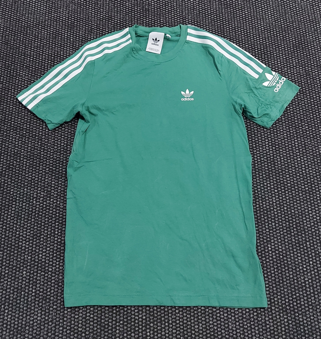 Adidas тениска S размер