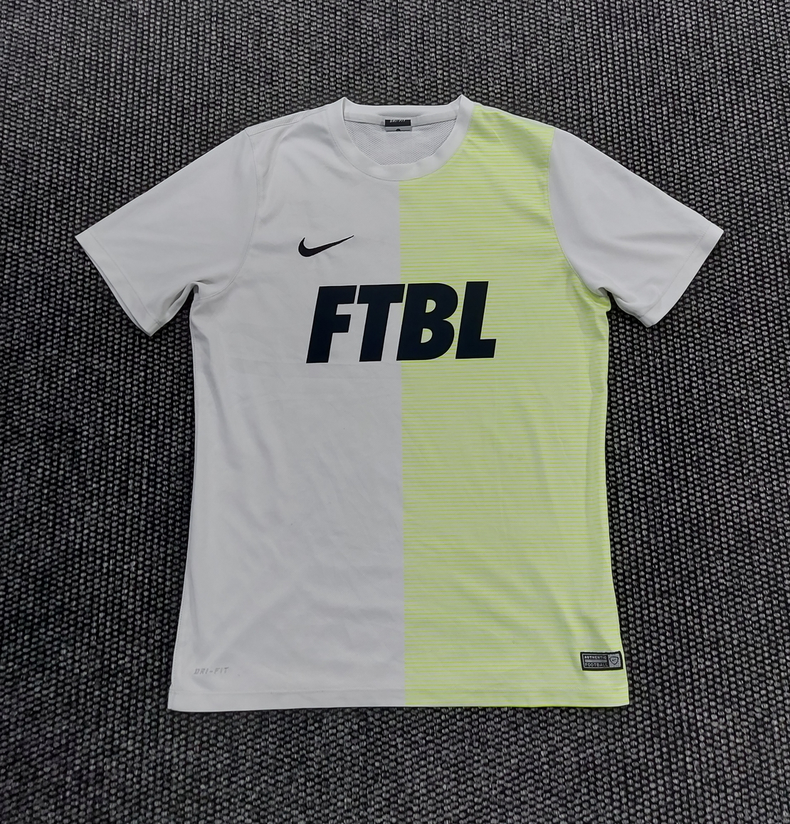Nike тениска L размер