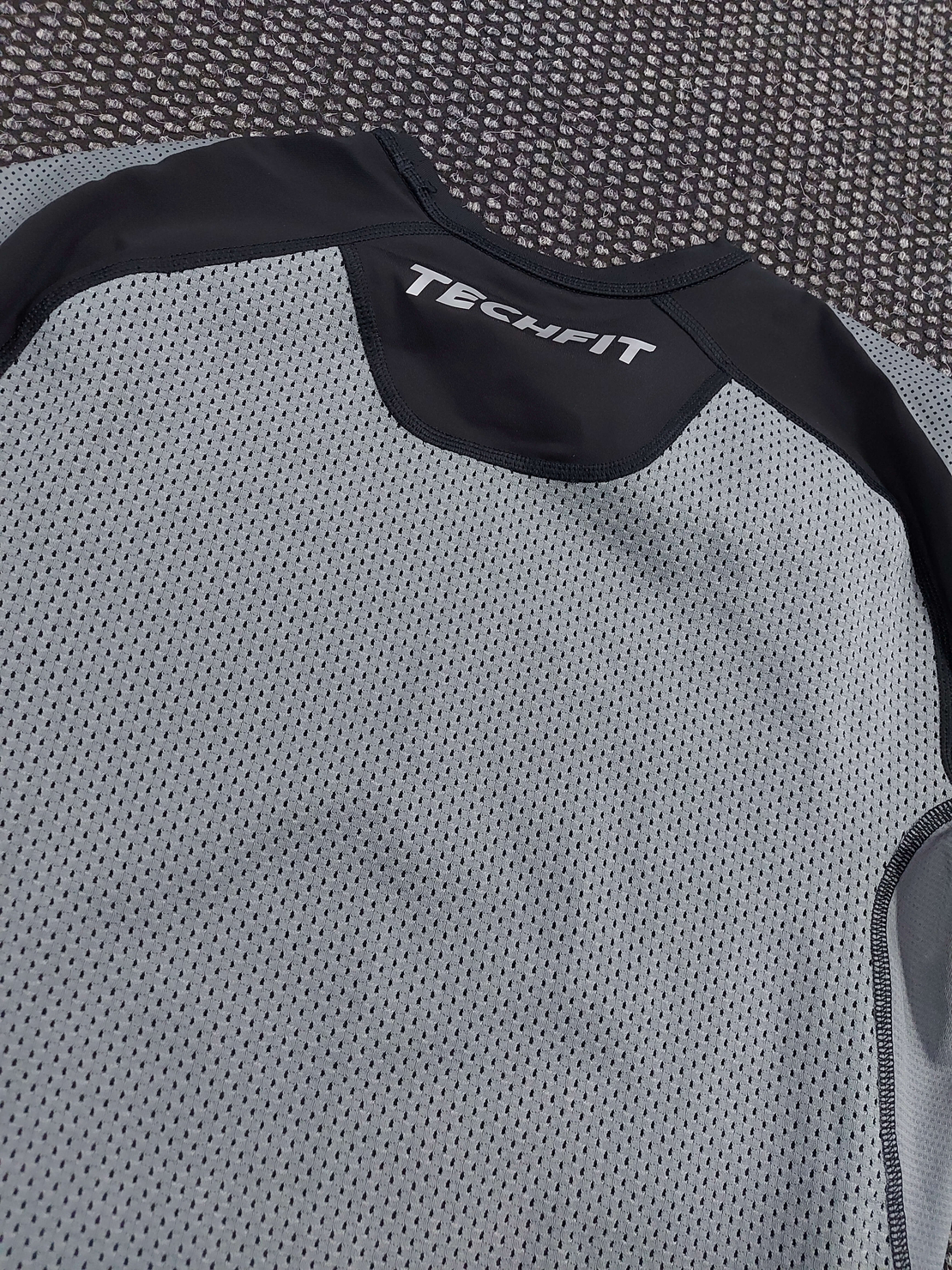 Adidas techfit тениска L размер