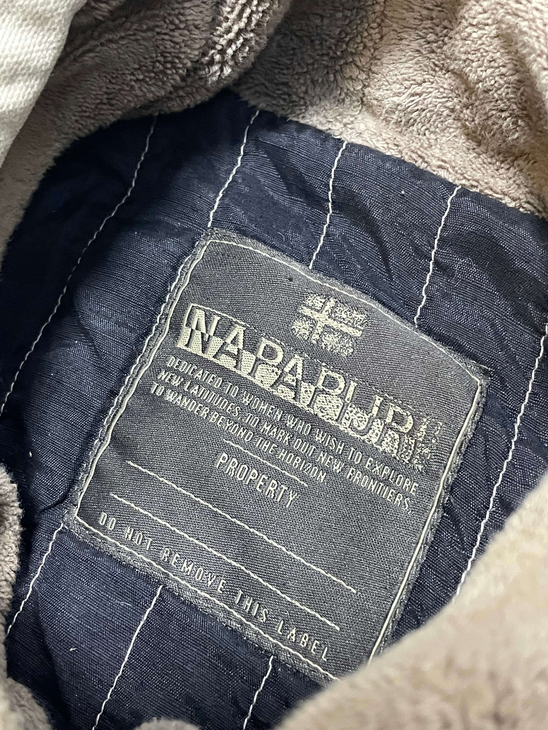 Napapijri кожено дамско яке L размер