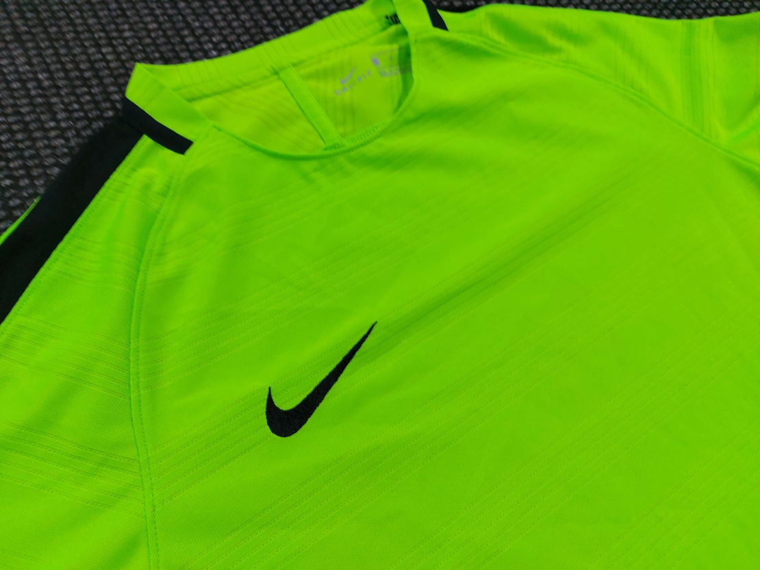 Nike тениска L размер мъжка