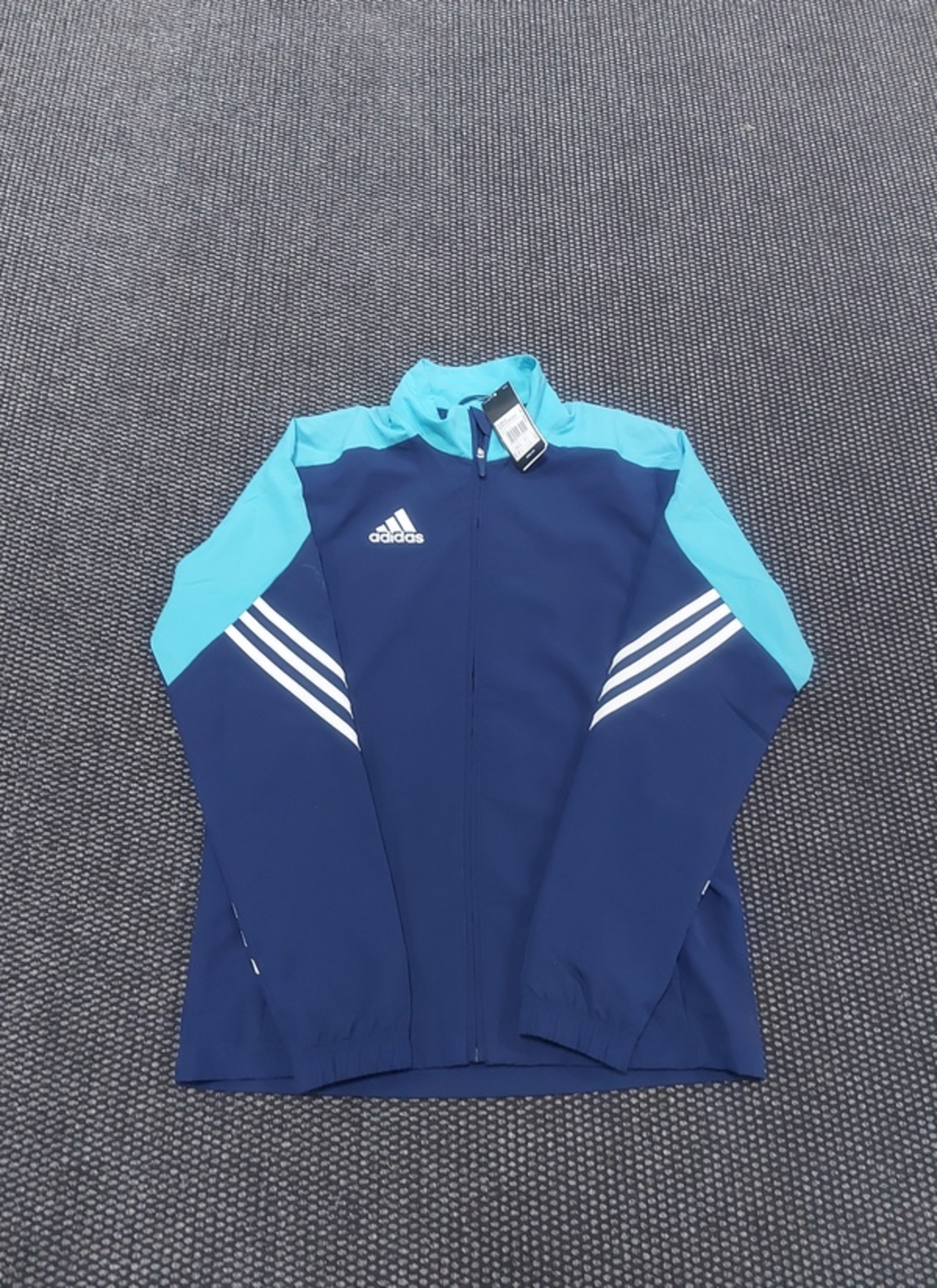 Adidas анцуг S комплект нов