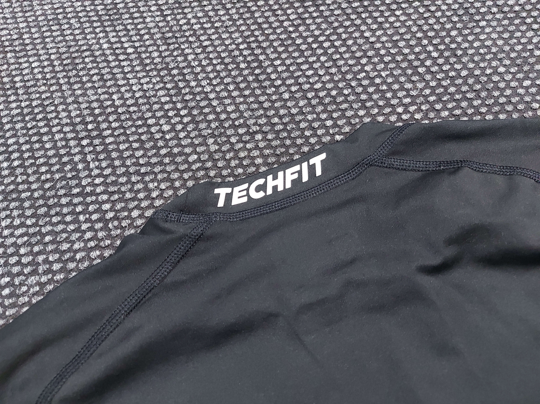 Adidas L techfit тениска L размер