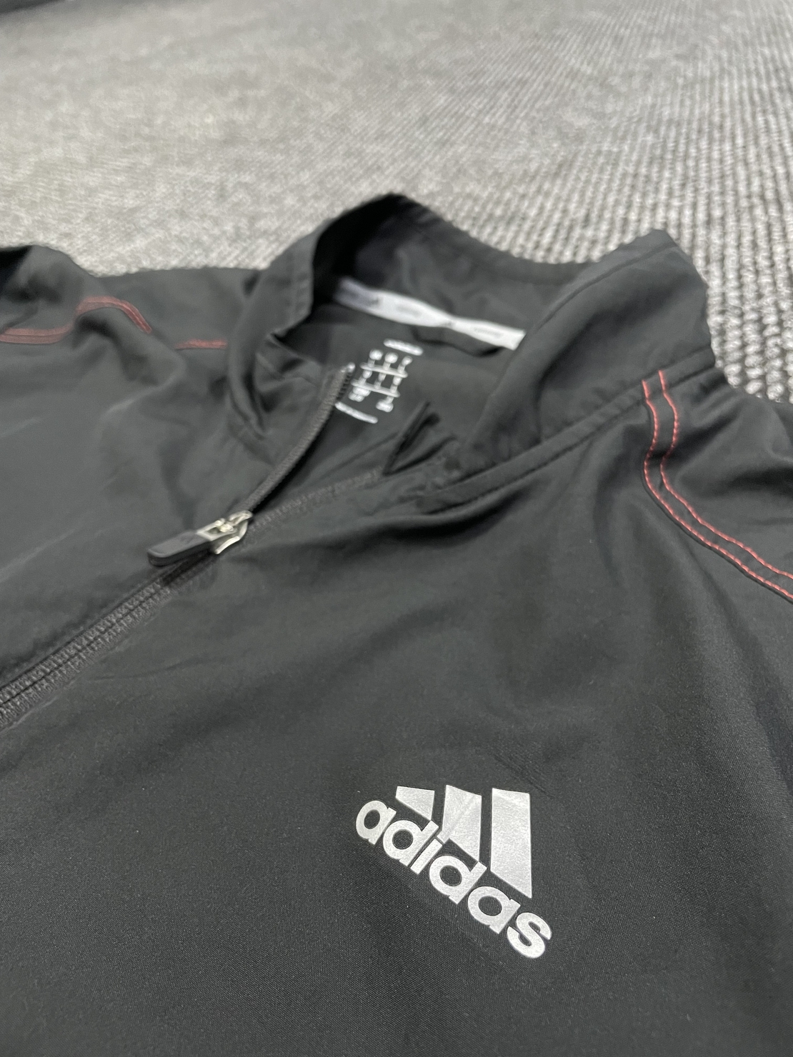Adidas мъжка ветровка L размер
