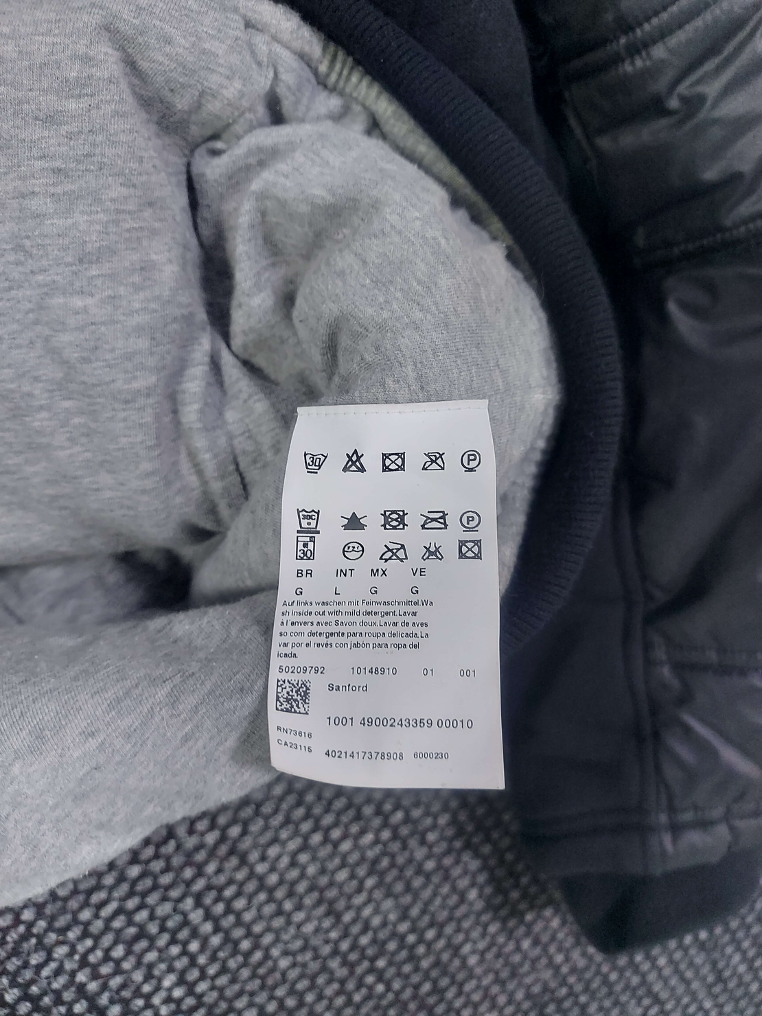 Hugo boss яке L/XL размер