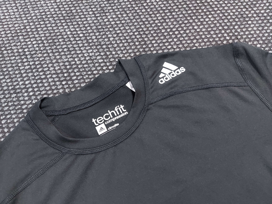 Adidas L techfit тениска L размер
