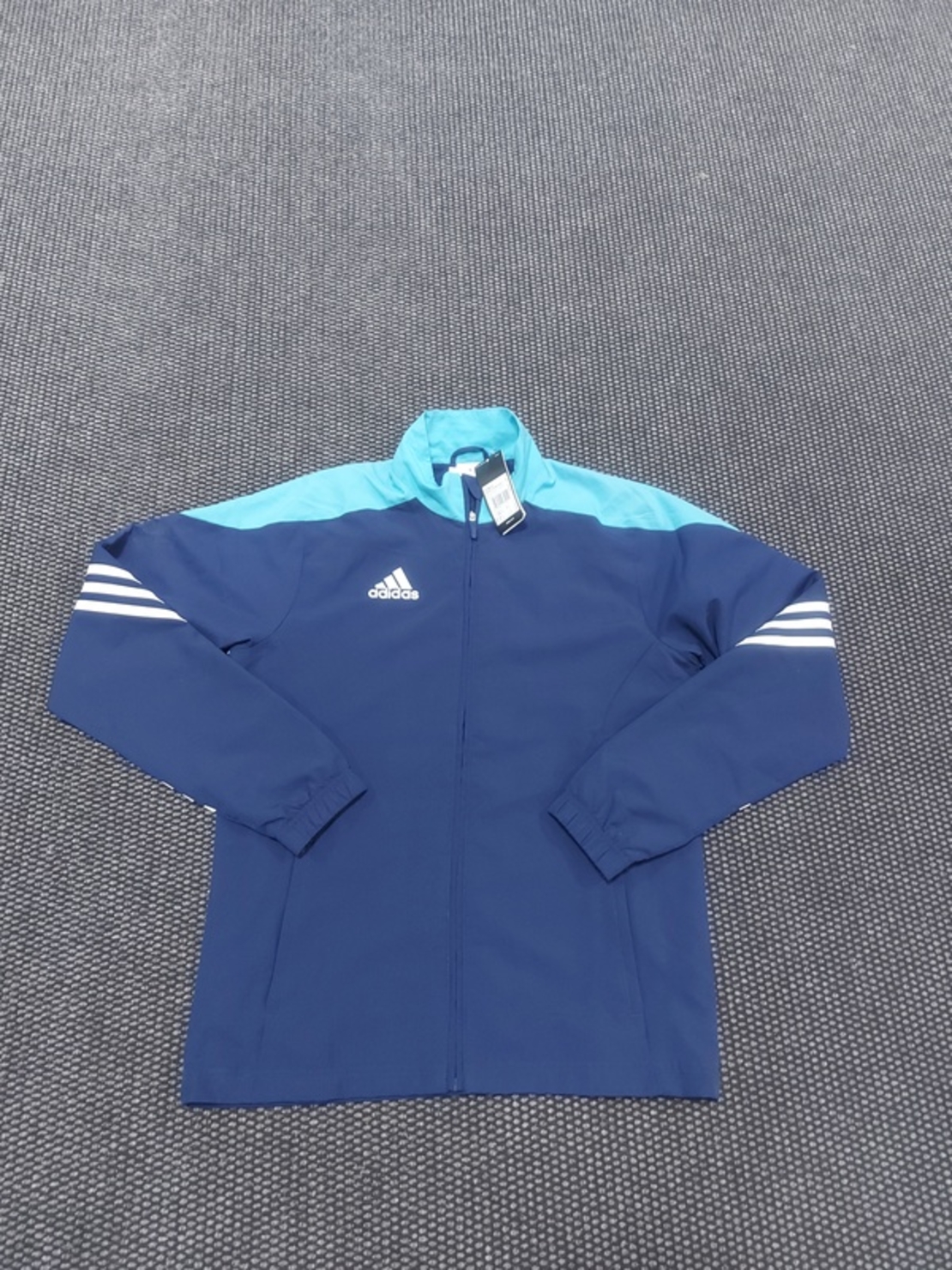 Adidas анцуг S комплект нов
