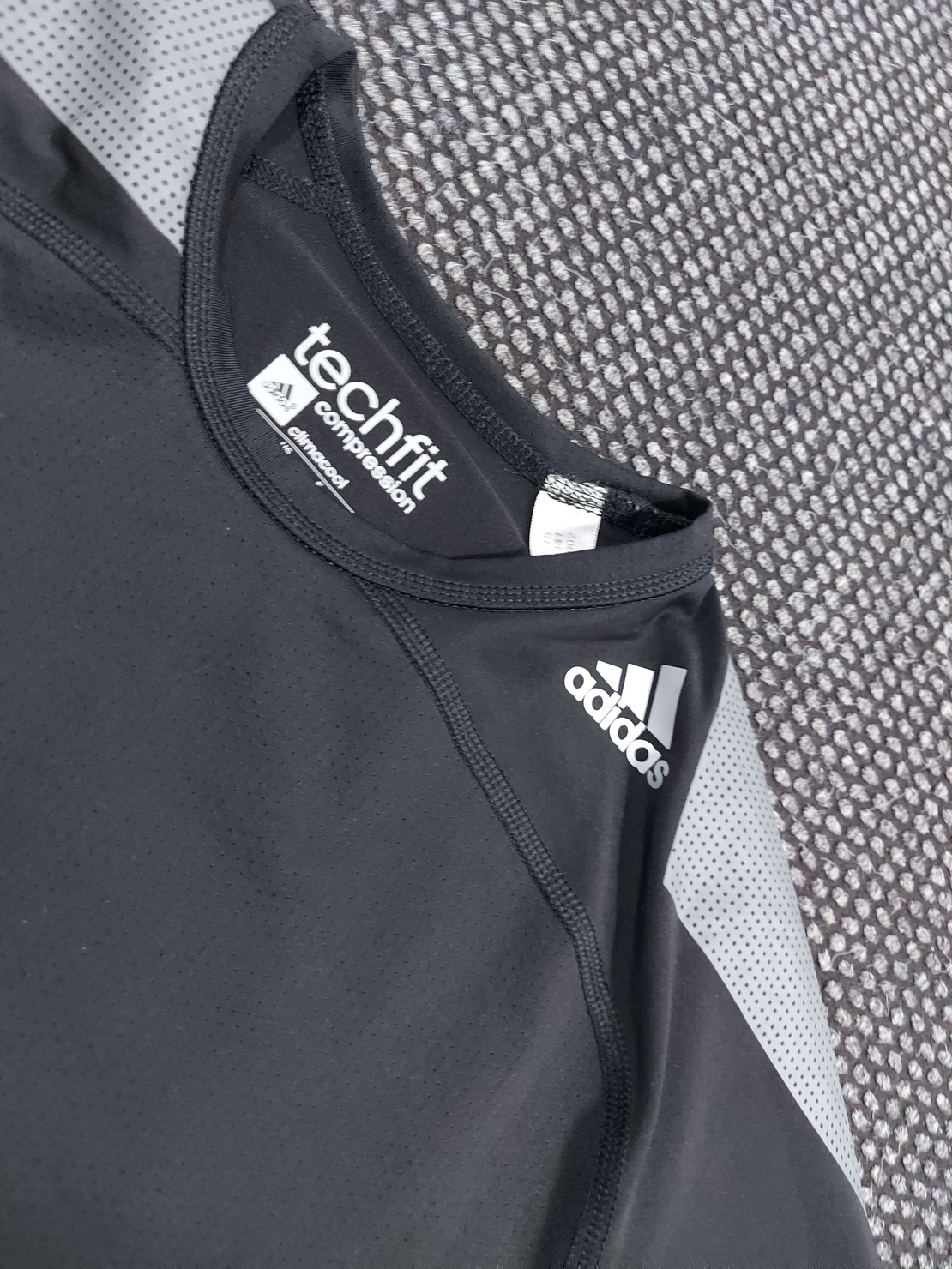 Adidas techfit тениска L размер