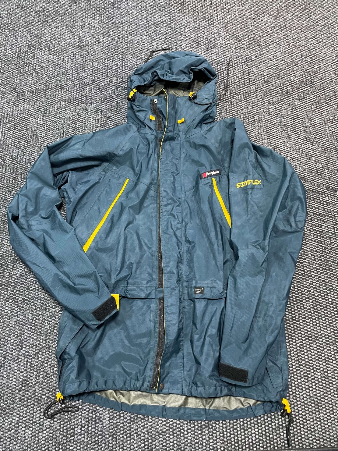 Berghaus gore-tex яке L размер