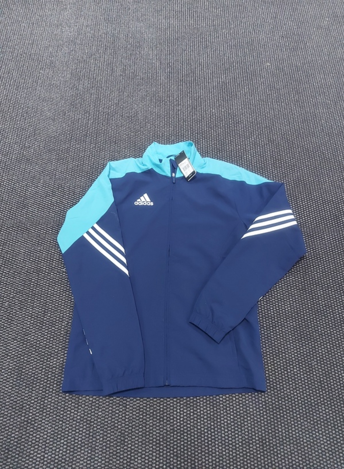 Adidas анцуг S комплект нов