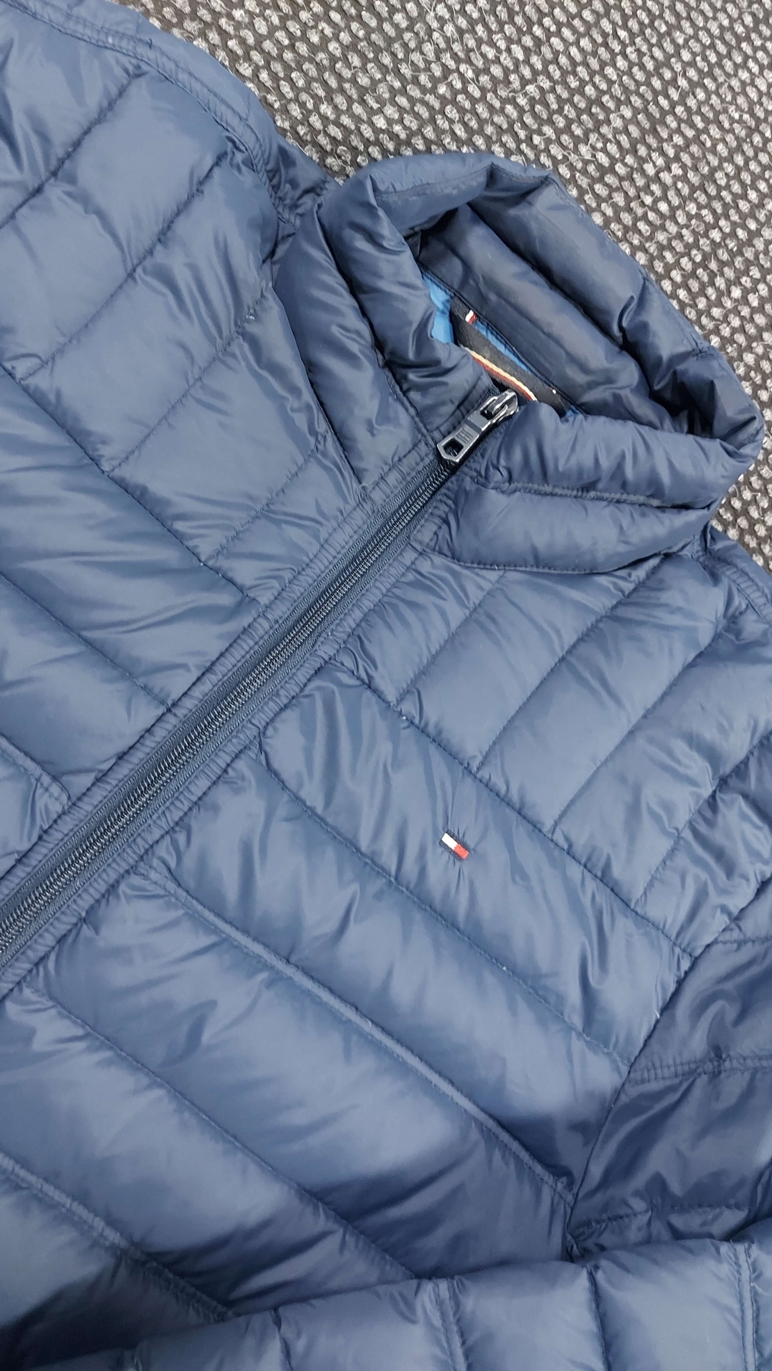 Tommy hilfiger пухено яке M размер